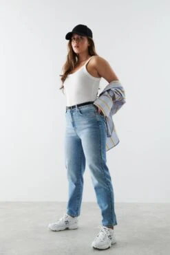 Gina Tricot Comfy Petite Mom Jeans Pale Blue