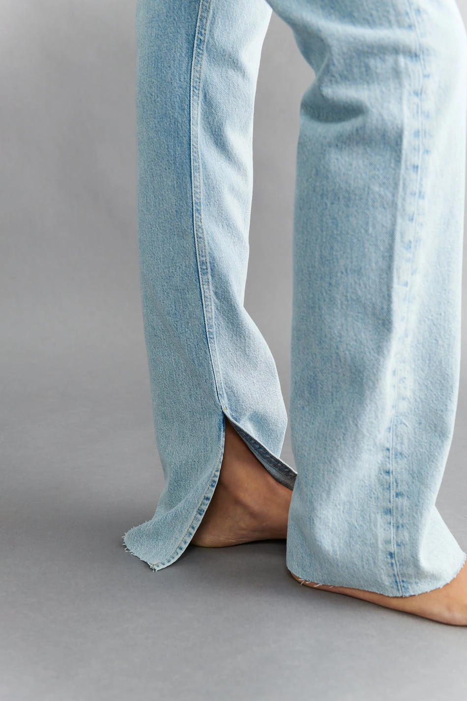 Gina Tricot High Waist Slit Jeans Lt Blue 2 Gina Tricot High Waist Slit Jeans Lt Blue - Image 2