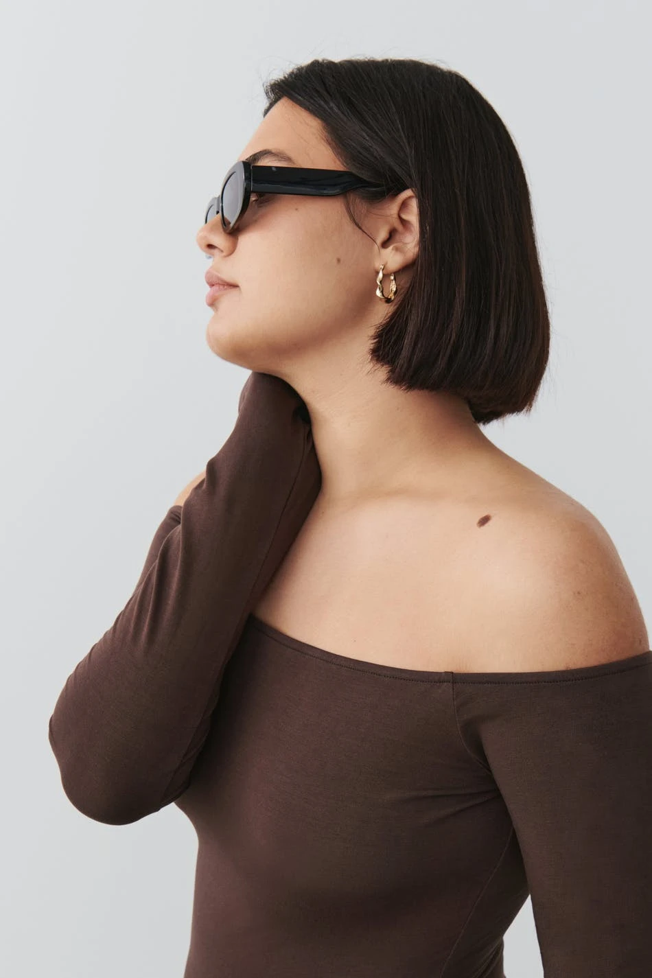 Gina Tricot Soft Touch Off Shoulder Dress Seal Brown 2 Gina Tricot Soft Touch Off Shoulder Dress Seal Brown - Image 2