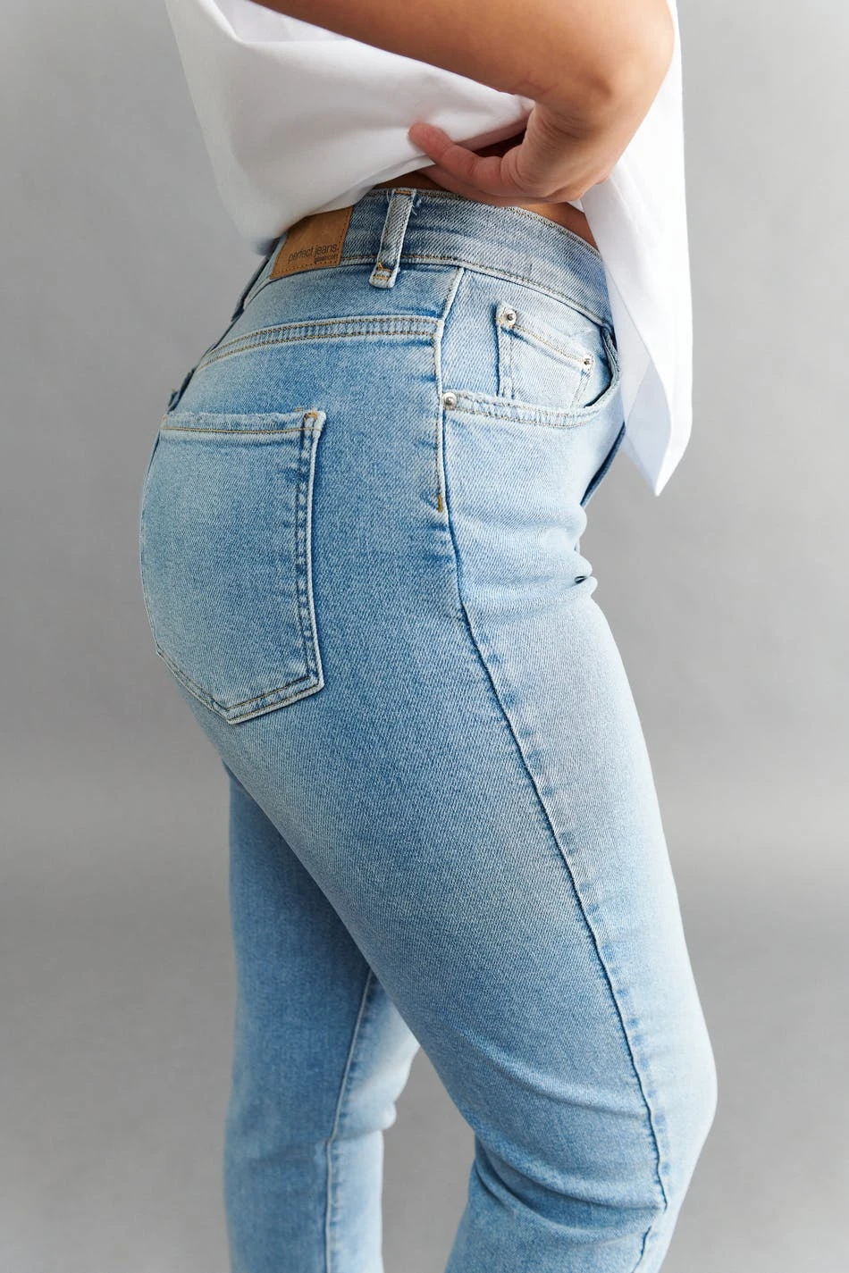 Gina Tricot Comfy Mom Jeans Pale Blue 2 Gina Tricot Comfy Mom Jeans Pale Blue - Image 2